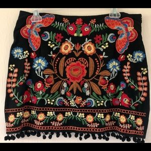 Embroidered short skirt, L, New w/out tags